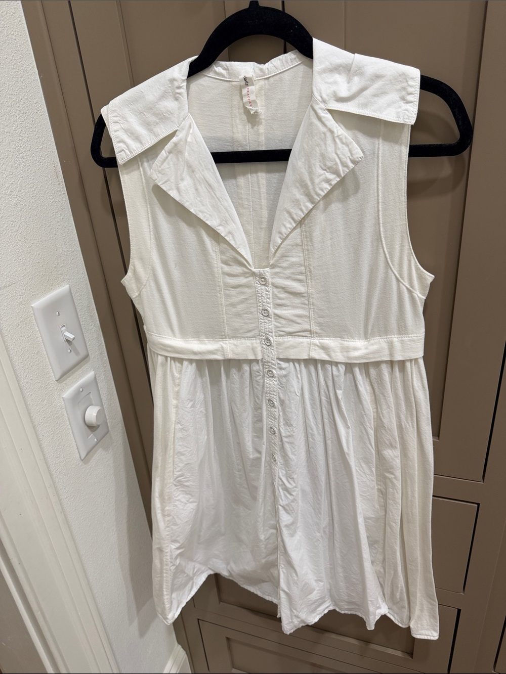 Button-Front White Mini Dress with Pointed Collar